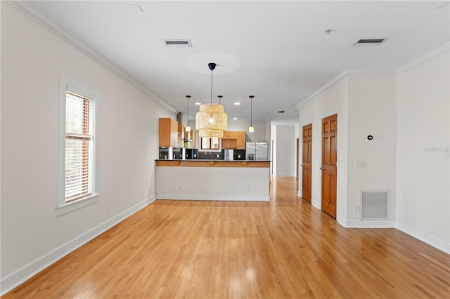 512 S Glen Ave, Tampa, FL 33609 - unfurnished living room featuring ornamental molding, light wood-type flooring, baseboards, and recessed lighting