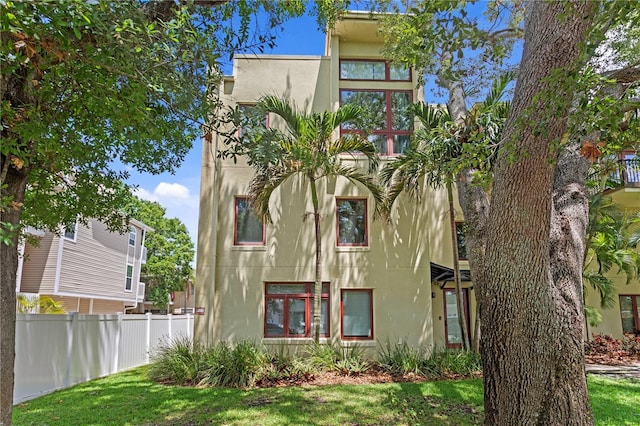 512 S Glen Ave, Tampa, FL 33609 - rear view of property with stucco siding