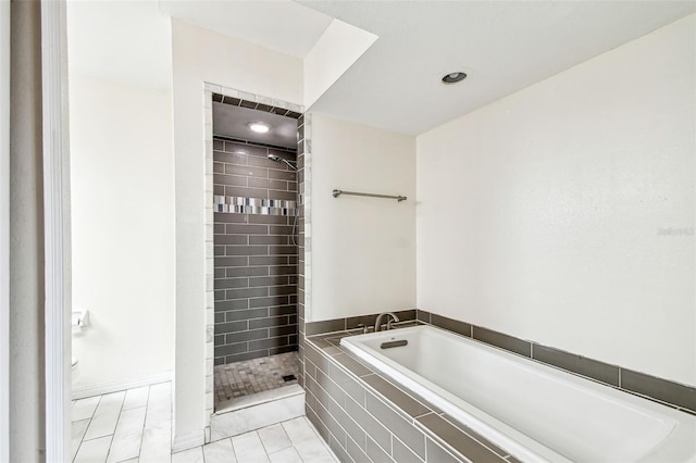 8528 Iris Ave, Seminole, FL 33777 - full bath featuring a garden tub, a tile shower, and toilet