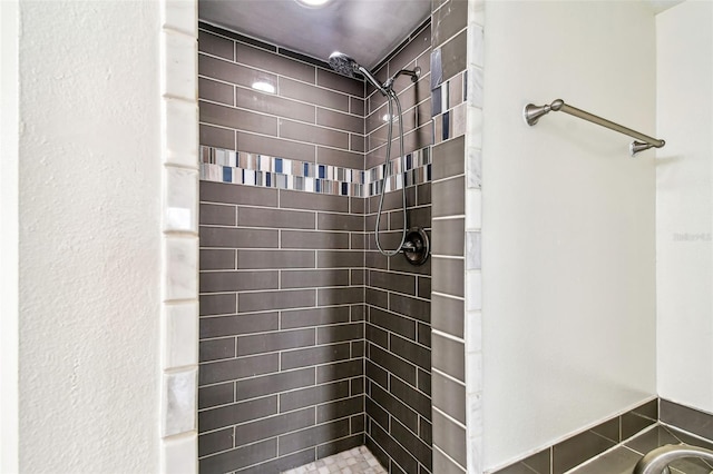 8528 Iris Ave, Seminole, FL 33777 - bathroom featuring a tile shower