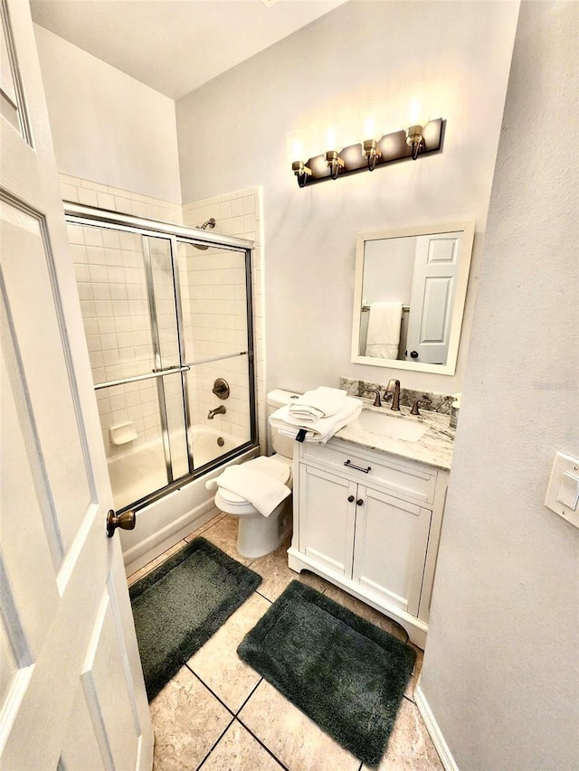 13140 Summerton Dr, Orlando, FL 32824 - full bath featuring toilet, tile patterned floors, vanity, and enclosed tub / shower combo