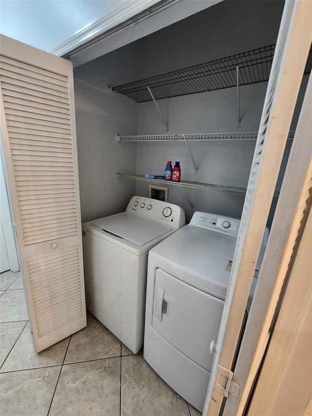 13140 Summerton Dr, Orlando, FL 32824 - laundry area featuring washer and clothes dryer and light tile patterned flooring