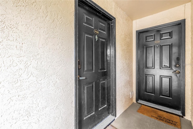 view of exterior entry featuring stucco siding