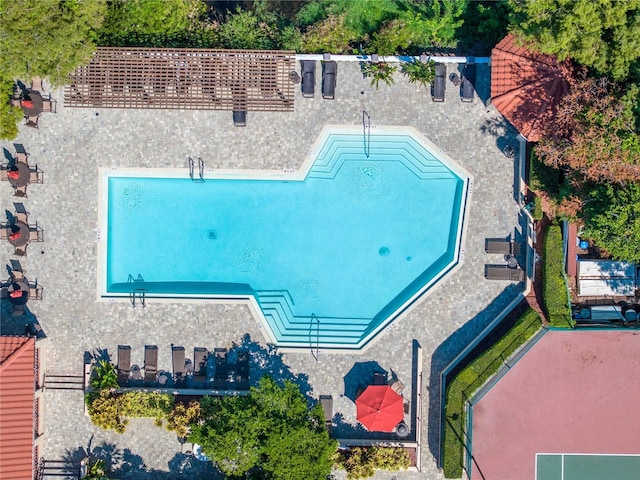 drone / aerial view of a pool area