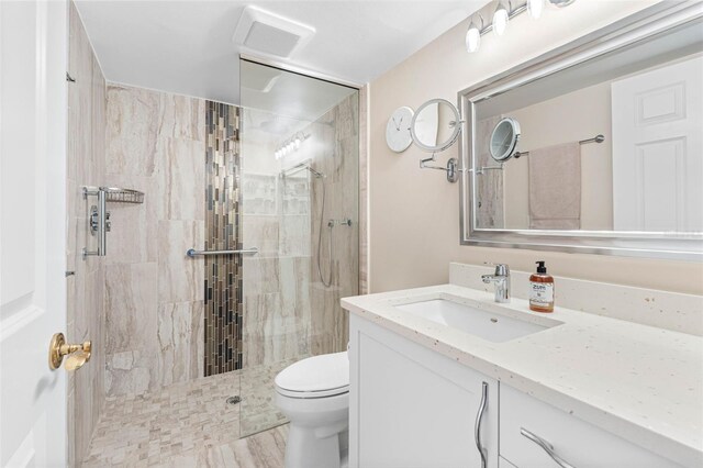 12360 Capri Cir N Unit 106, Treasure Island, FL 33706 - bathroom with toilet, a tile shower, and vanity
