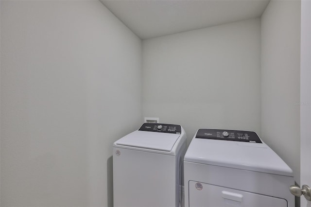 7709 Imagination Pl, Wesley Chapel, FL 33545 - clothes washing area featuring washer and clothes dryer
