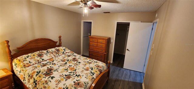 35145 Whispering Oaks Blvd, Dade City, FL 33523 - bedroom featuring dark wood finished floors, a closet, ceiling fan, and a textured ceiling