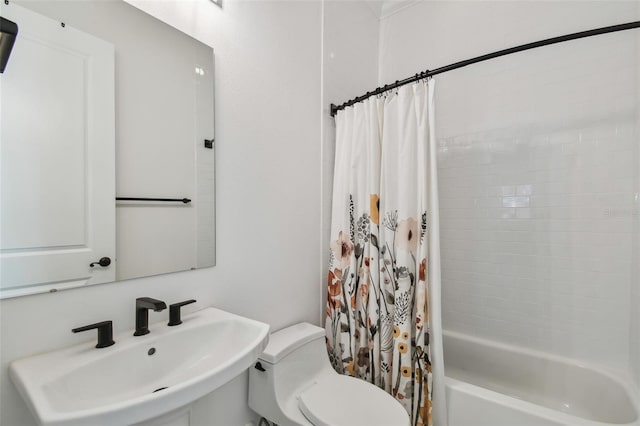 807 W Kentucky Ave, Tampa, FL 33603 - bathroom with a sink, toilet, and shower / bath combination with curtain