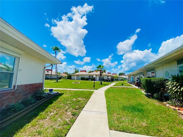4351 Tahitian Gardens Cir Unit H, Holiday, FL 34691 - view of grassy yard featuring a residential view