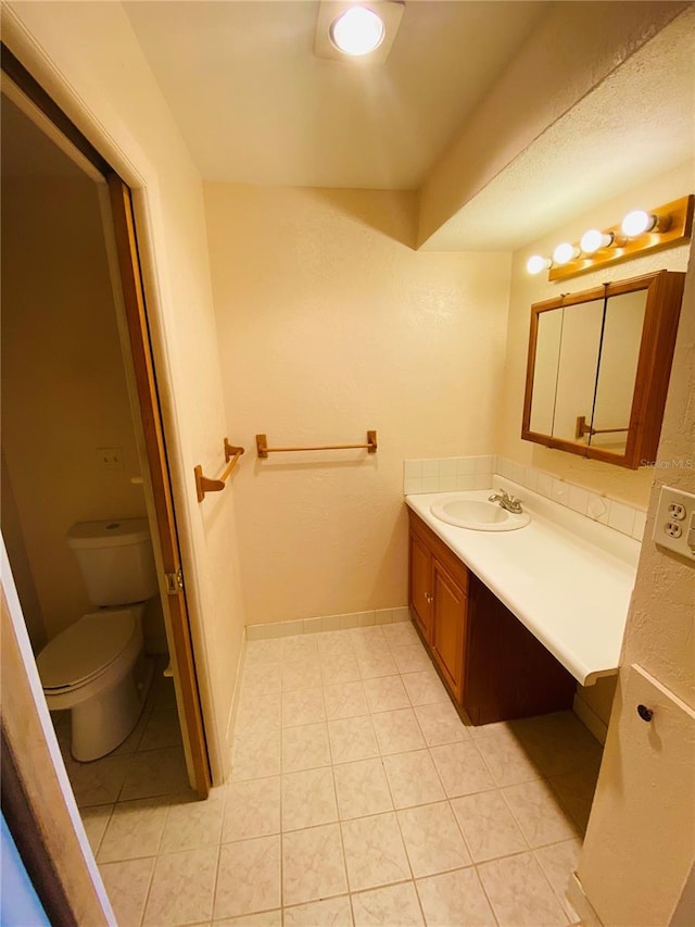 4351 Tahitian Gardens Cir Unit H, Holiday, FL 34691 - bathroom featuring vanity, tile patterned flooring, toilet, and baseboards