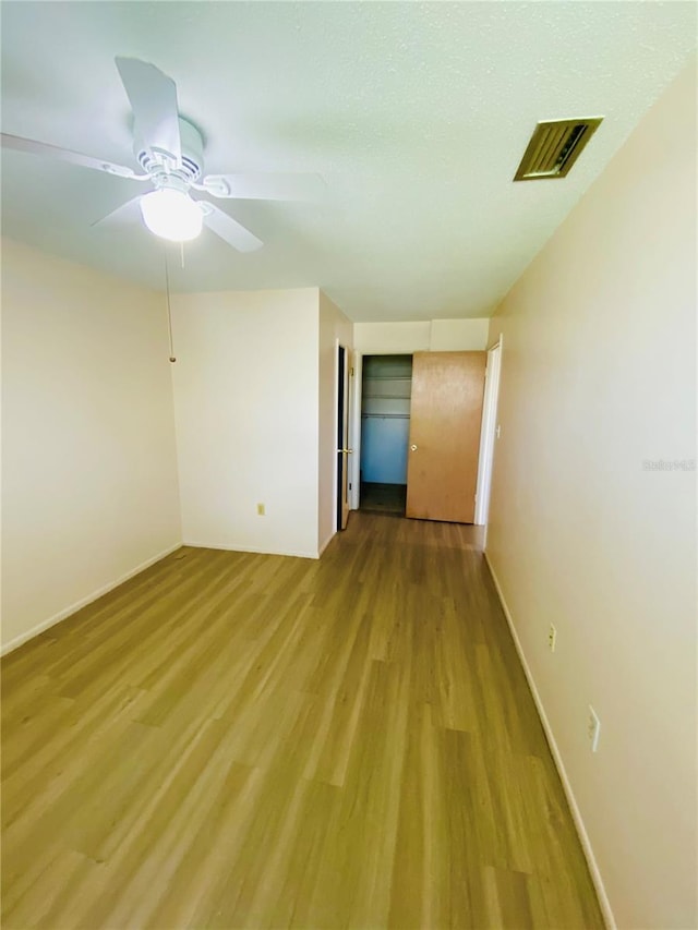 4351 Tahitian Gardens Cir Unit H, Holiday, FL 34691 - unfurnished room with light wood finished floors, baseboards, and a ceiling fan