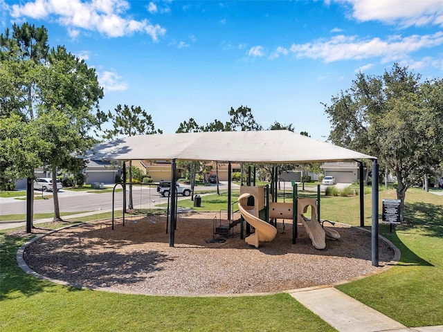 7103 Bridgeview Dr, Wesley Chapel, FL 33545 - community playground with a lawn