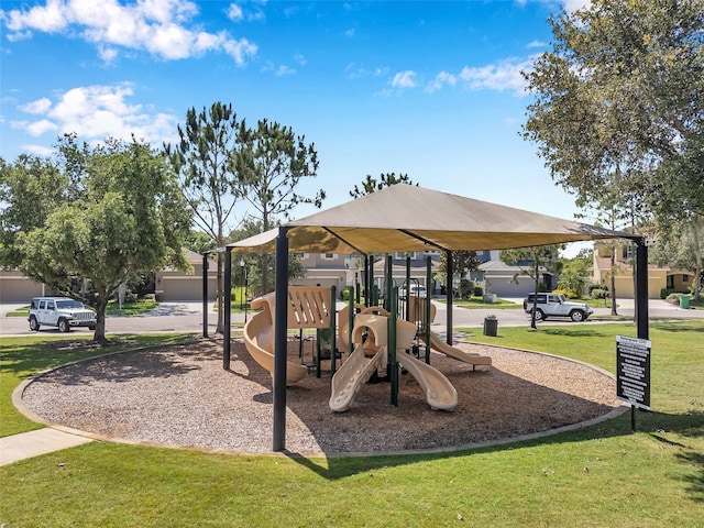7103 Bridgeview Dr, Wesley Chapel, FL 33545 - community playground with a lawn
