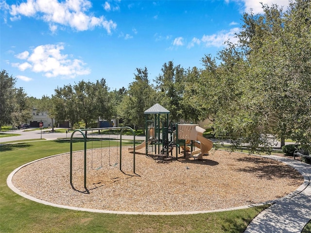 7103 Bridgeview Dr, Wesley Chapel, FL 33545 - community play area with a lawn