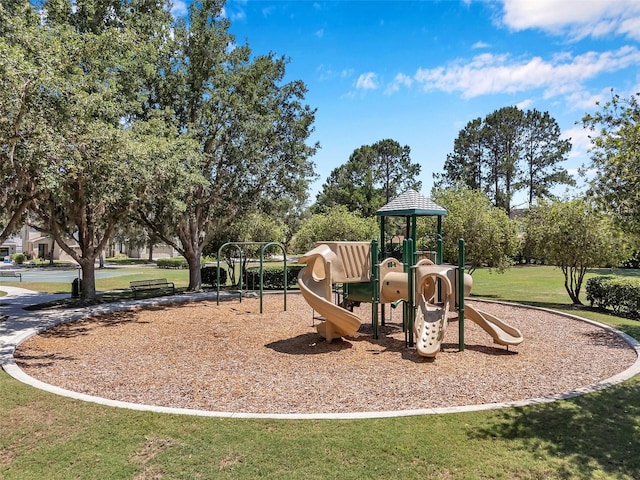 7103 Bridgeview Dr, Wesley Chapel, FL 33545 - communal playground with a yard