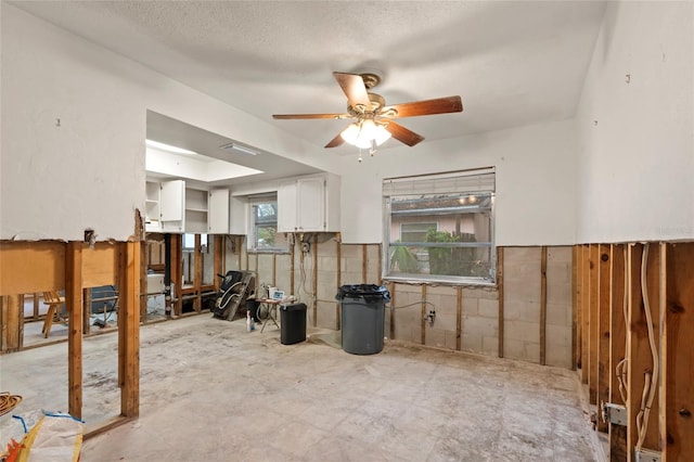 701 59th Ave NE, Saint Petersburg, FL 33703 - living area featuring a ceiling fan