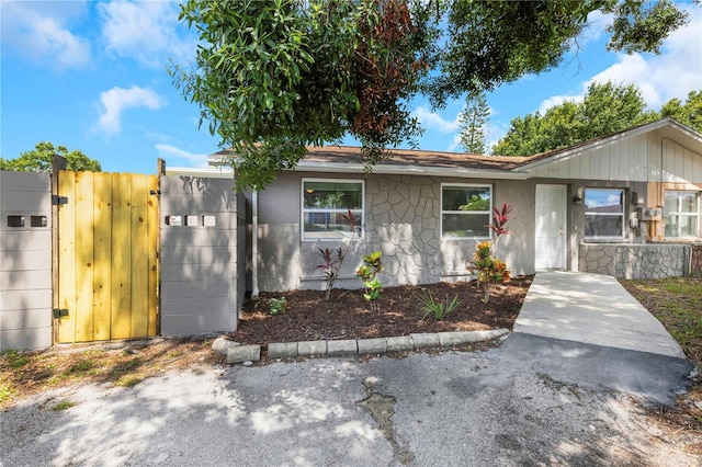 8805 Plum Grove Ct, Tampa, FL 33634 - photo 1