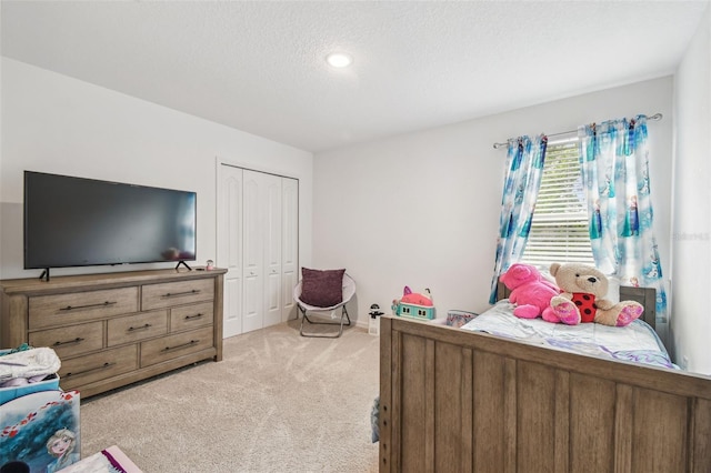 14282 Coronado Dr, Spring Hill, FL 34609 - bedroom featuring light colored carpet, a closet, a textured ceiling, and baseboards
