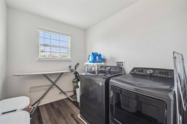 14282 Coronado Dr, Spring Hill, FL 34609 - clothes washing area featuring independent washer and dryer, dark wood-style floors, and baseboards