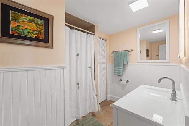 1001 E Crawford St, Tampa, FL 33604 - full bath with a wainscoted wall, tile patterned floors, and vanity