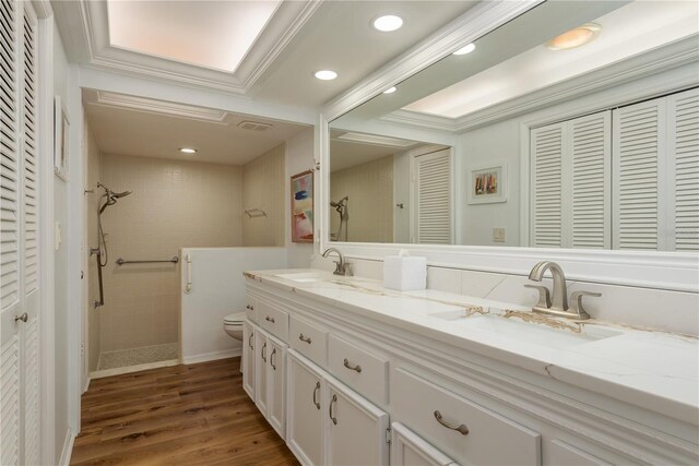 3071 Bolt Dr, Palm Harbor, FL 34685 - full bathroom featuring tiled shower, wood finished floors, double vanity, a closet, and recessed lighting