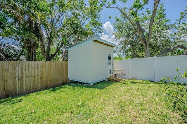view of yard with an outdoor structure and a storage shed