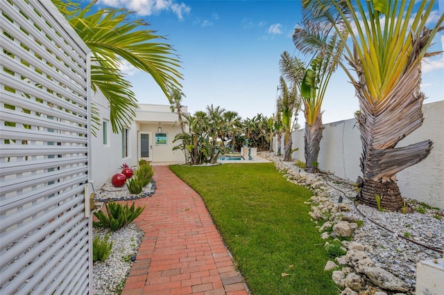 321 N Blvd Of The Presidents, Sarasota, FL 34236 - view of yard