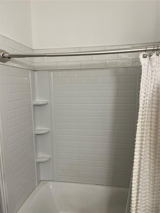full bath with shower / bath combination with curtain