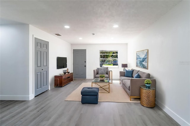 living area featuring wood finished floors, recessed lighting, and baseboards