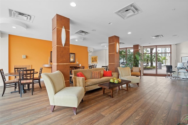 common area featuring recessed lighting
