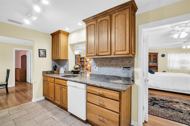 700 Bowsprit Pl, Palm Harbor, FL 34685 - kitchen featuring white dishwasher, a sink, a ceiling fan, decorative backsplash, and light wood-style flooring
