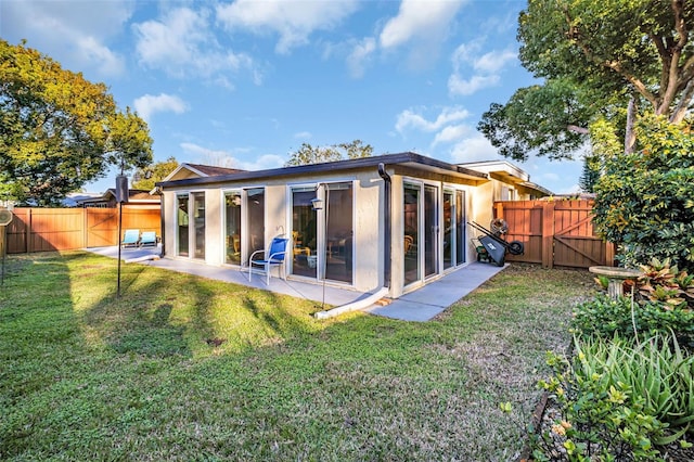 700 Bowsprit Pl, Palm Harbor, FL 34685 - rear view of house with a gate, a patio, and stucco siding