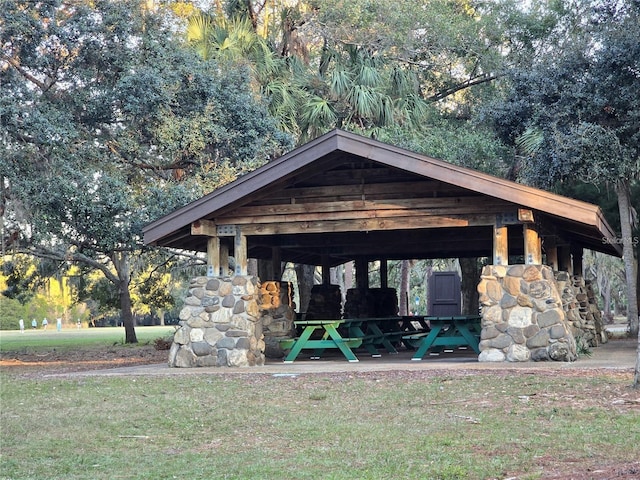 700 Bowsprit Pl, Palm Harbor, FL 34685 - view of property's community featuring a gazebo and a yard