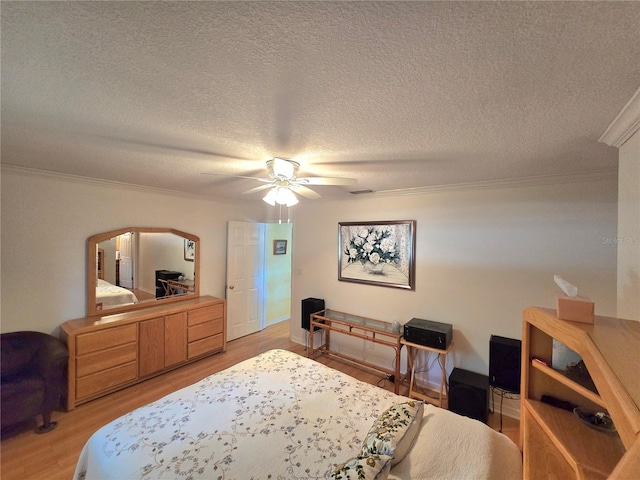 700 Bowsprit Pl, Palm Harbor, FL 34685 - bedroom featuring crown molding, light wood-style floors, ceiling fan, a textured ceiling, and baseboards