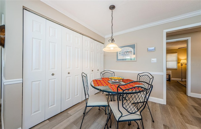 671 Tallahassee Dr NE, Saint Petersburg, FL 33702 - dining space with light wood-style flooring, ornamental molding, and baseboards