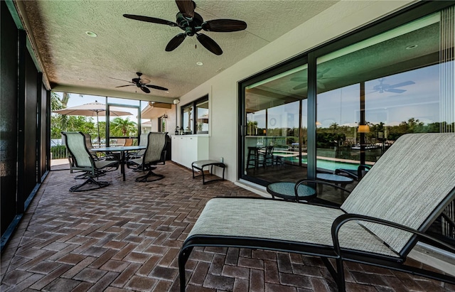 671 Tallahassee Dr NE, Saint Petersburg, FL 33702 - sunroom featuring a ceiling fan and outdoor dining area