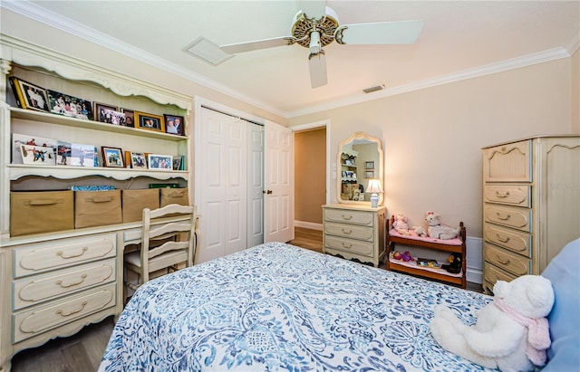 671 Tallahassee Dr NE, Saint Petersburg, FL 33702 - bedroom featuring wood finished floors, crown molding, a closet, a ceiling fan, and an office area