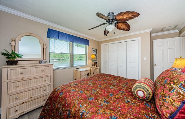 671 Tallahassee Dr NE, Saint Petersburg, FL 33702 - bedroom with ornamental molding, ceiling fan, and a closet