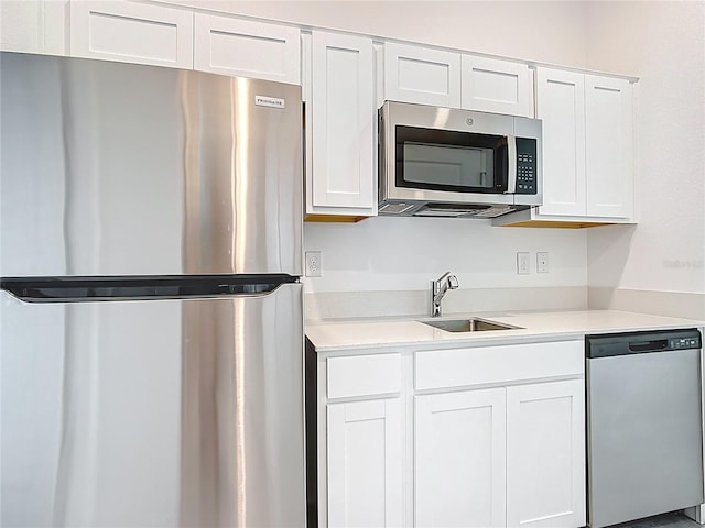 800 Reggie Rd, Winter Haven, FL 33884 - kitchen featuring appliances with stainless steel finishes, a sink, white cabinets, and light countertops