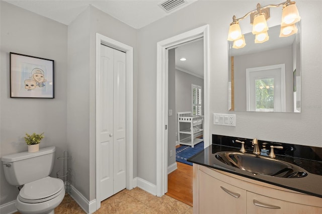 3922 Cedar Cay Cir, Valrico, FL 33596 - bathroom with toilet, vanity, baseboards, and a closet