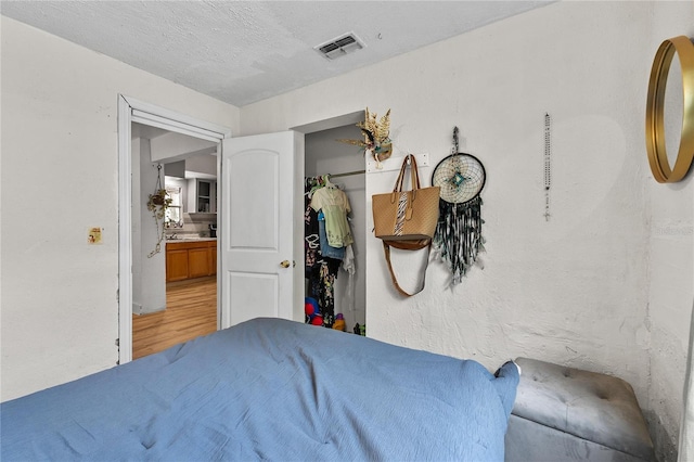 536 Ave G SE, Winter Haven, FL 33880 - bedroom featuring light wood finished floors