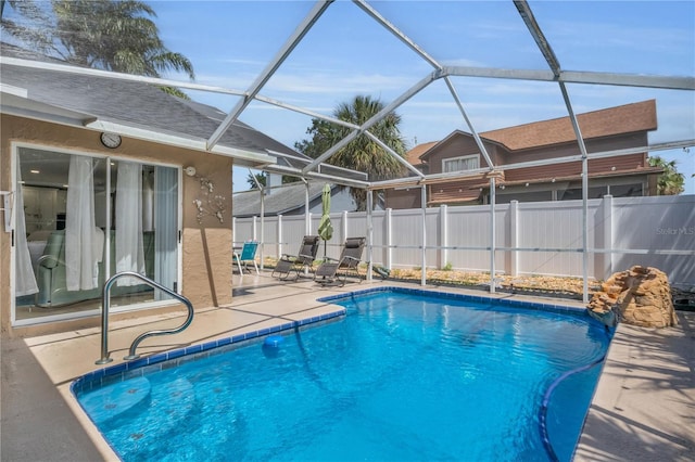 332 Wood Dove Ave, Tarpon Springs, FL 34689 - view of swimming pool featuring a patio and a lanai