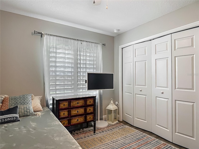 bedroom with a closet