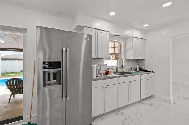 3104 Apricot St, Seffner, FL 33584 - kitchen featuring high quality fridge, a sink, decorative backsplash, baseboards, and recessed lighting