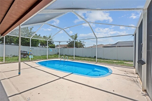 3104 Apricot St, Seffner, FL 33584 - view of pool featuring a fenced backyard, a patio, and glass enclosure