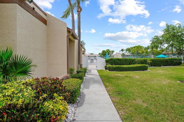 9209 Seminole Blvd Unit 156, Seminole, FL 33772 - view of yard with a gate