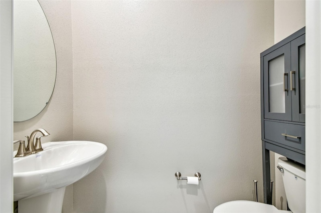 6745 Citrus Creek Ln, Tampa, FL 33625 - half bath with toilet and a sink