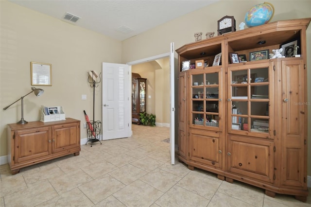 1116 Hillandale Reserve Dr, Tampa, FL 33613 - interior space featuring light tile patterned flooring and baseboards