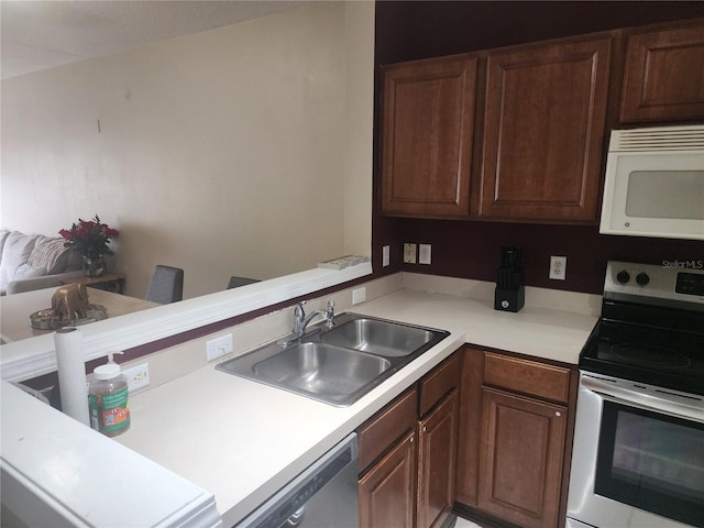 4537 Kennewick Pl Unit 4537, Riverview, FL 33578 - kitchen featuring stainless steel appliances, a sink, light countertops, and a peninsula