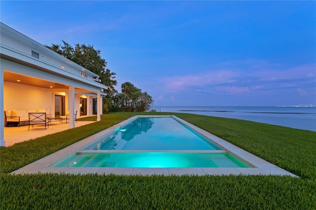 218 Colony Point Rd S, Saint Petersburg, FL 33705 - view of pool featuring a pool with connected hot tub, a lawn, a water view, and a patio area